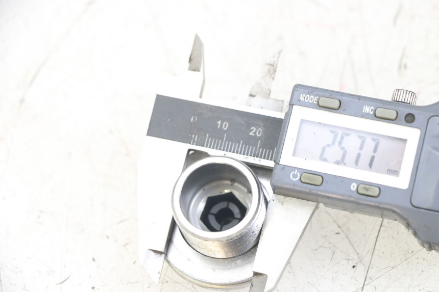 photo de NAKRĘTKA TRÓJNIKA WIDEŁEK KAWASAKI ER-6 ER6 N 650 (2012 - 2016) - Inny kąt widzenia