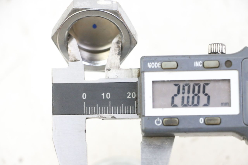 photo de NAKRĘTKA TRÓJNIKA WIDEŁEK SUZUKI GSR 750 (2011 - 2017) - Szczegół części