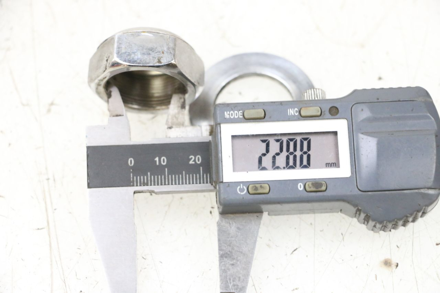 photo de NAKRĘTKA TRÓJNIKA WIDEŁEK HONDA NSR R 125 (1994 - 2003) - Szczegół części