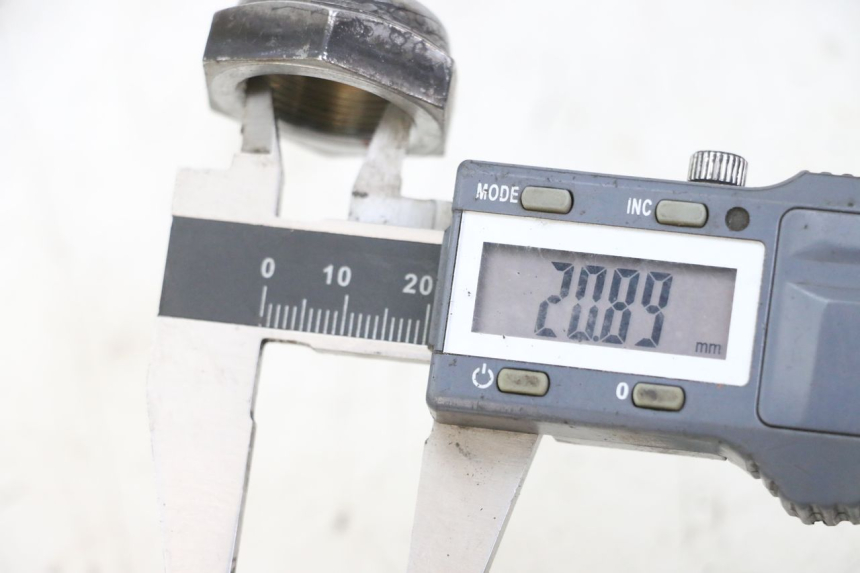 photo de NAKRĘTKA TRÓJNIKA WIDEŁEK SUZUKI GSX F GSXF 650 (2007 - 2015) - Szczegół części