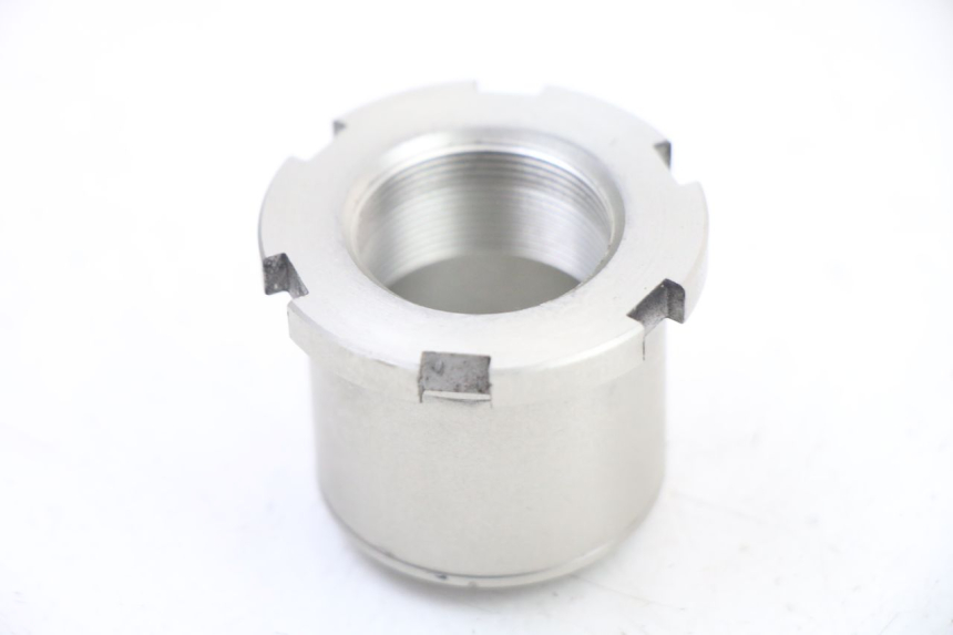 photo de NAKRĘTKA TRÓJNIKA WIDEŁEK YAMAHA TRACER 7 700 (2020 - 2024) - Zbliżenie techniczne