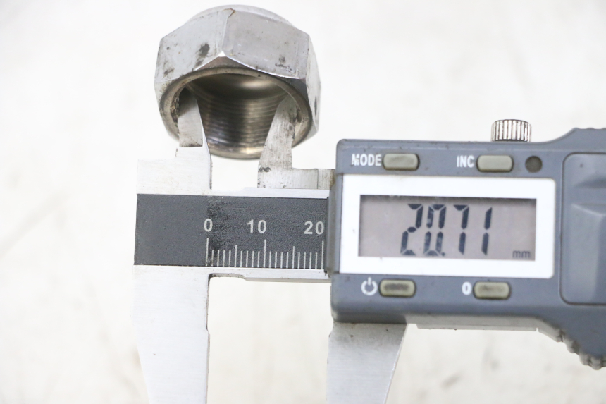 photo de NAKRĘTKA TRÓJNIKA WIDEŁEK YAMAHA FZS FAZER 600 (2001 - 2003) - Inny kąt widzenia