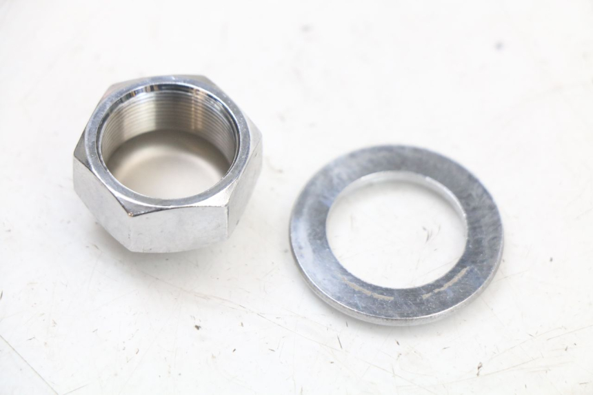 photo de NAKRĘTKA TRÓJNIKA WIDEŁEK YAMAHA XJ6 ABS 600 (2008 - 2016) - Zbliżenie techniczne