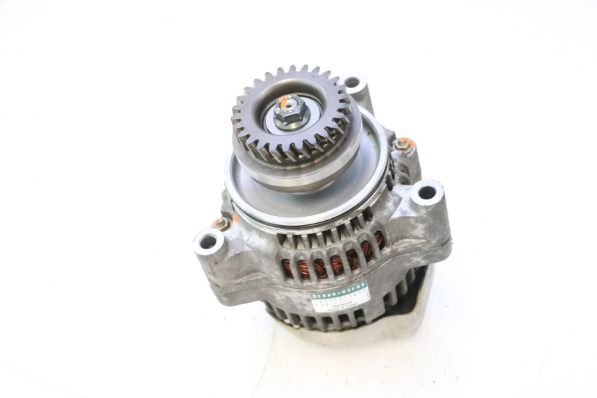 photo de Alternator SUZUKI GSF N BANDIT 1200 (2001 - 2005) - Zoom stanu zużycia