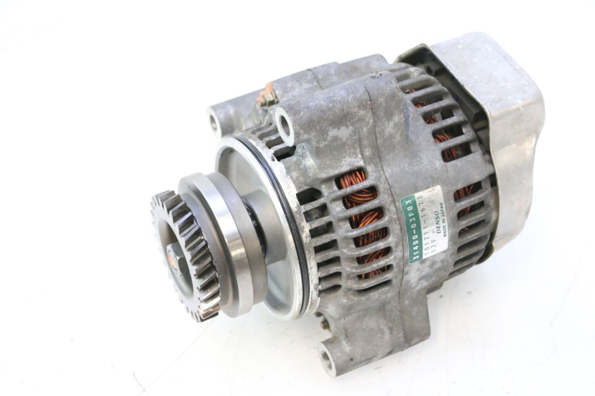 photo de Alternator SUZUKI GSF N BANDIT 1200 (2001 - 2005) - Zbliżenie techniczne