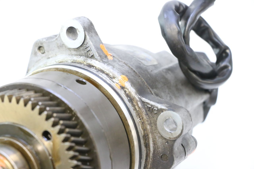 photo de Alternator HONDA ST PAN EUROPEAN 1100 (1990 - 2002) - Zbliżenie komponentów