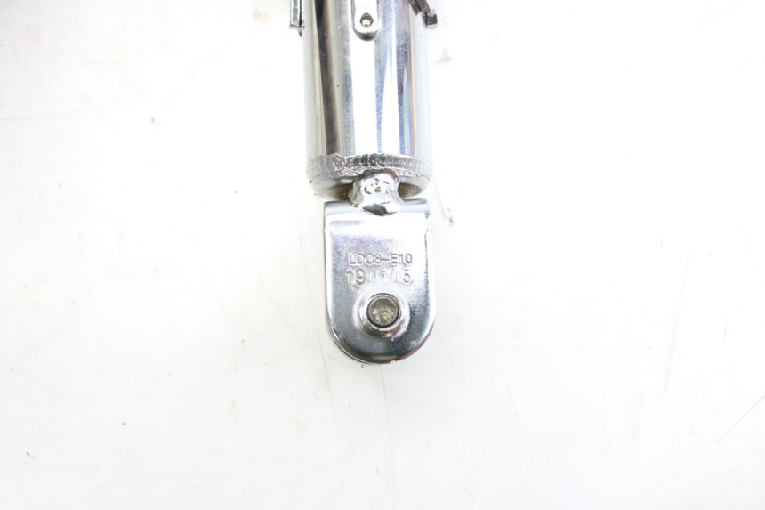 photo de Tylne amortyzatory KYMCO AGILITY NAKED RENOUVO 4T 50 (2018 - 2020) - Zbliżenie techniczne