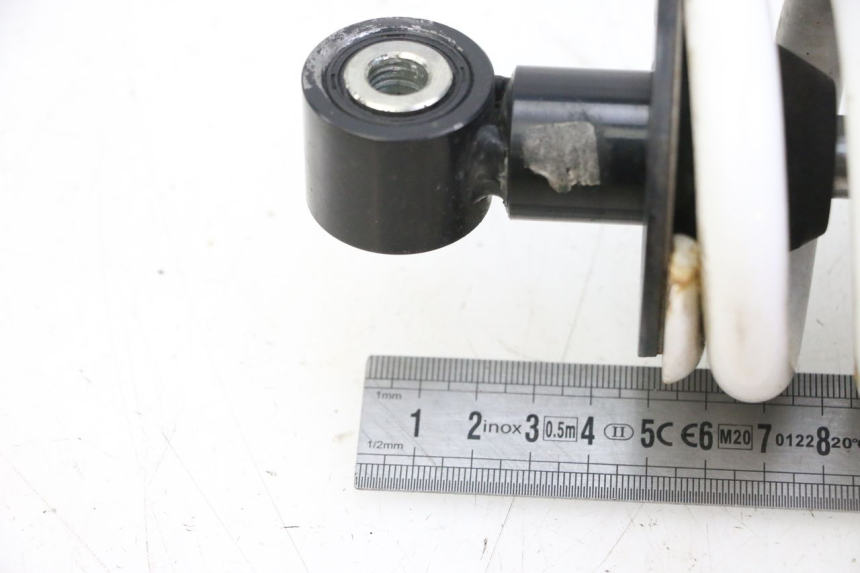 photo de Tylne amortyzatory BMW G310 R 310 (2016 - 2020) - Zbliżenie techniczne