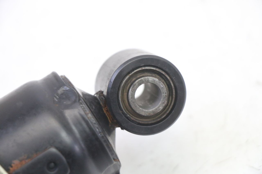 photo de Tylne amortyzatory SUZUKI GSR 750 (2011 - 2017) - Zbliżenie techniczne