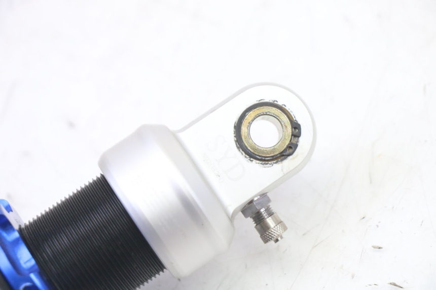 photo de AMORTYZATOR TYLNY APOLLO RFZ 150 - Zbliżenie techniczne