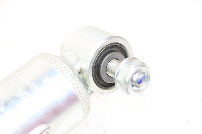 photo de Tylne amortyzatory ROYAL ENFIELD SCRAM 411 (2022 - 2024) - Zbliżenie techniczne