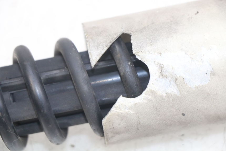 photo de Tylne amortyzatory APRILIA SCARABEO 100 (2003 - 2012) - Zbliżenie techniczne