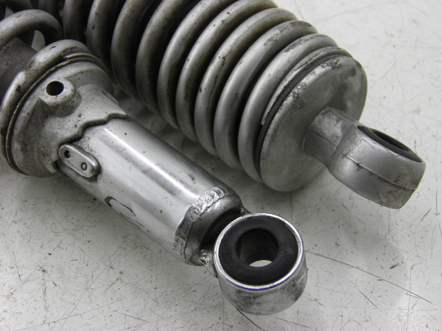 photo de Tylne amortyzatory YAMAHA YBR CUSTOM 125 (2008 - 2010) - Szczegół części