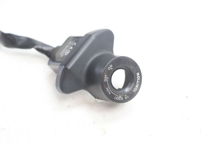photo de ANTENA TRANSPONDERA YAMAHA FJR 1300 (2001 - 2005) - Zoom stanu zużycia