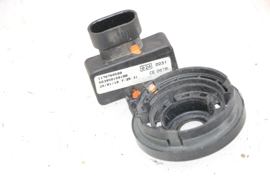 photo de ANTENA TRANSPONDERA PEUGEOT GEOPOLIS 400 (2007 - 2013) - Zoom stanu zużycia