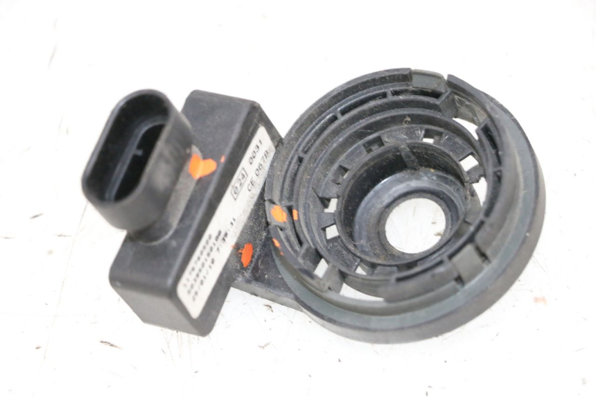 photo de ANTENA TRANSPONDERA PEUGEOT GEOPOLIS 400 (2007 - 2013) - Zbliżenie techniczne