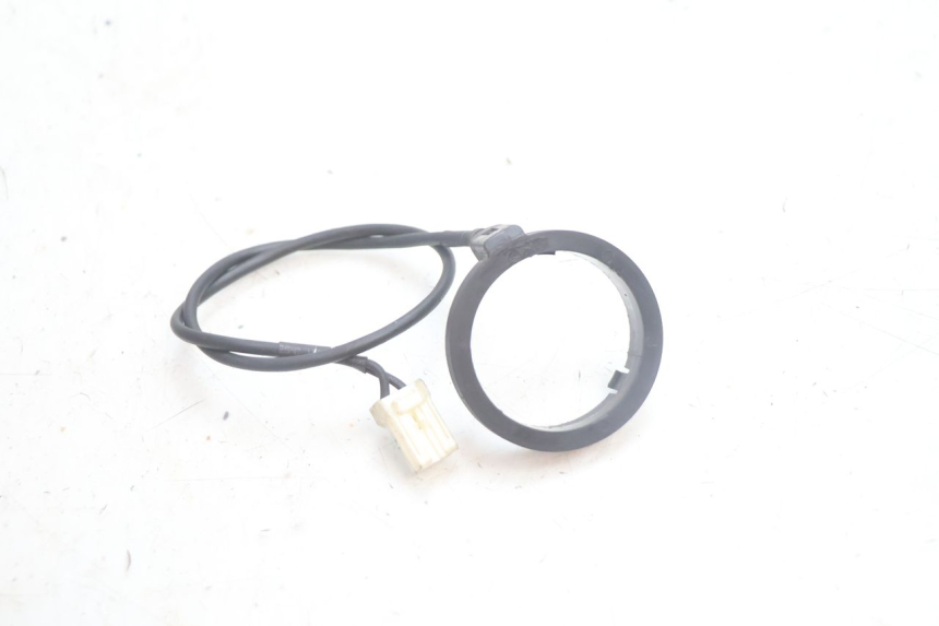 photo de ANTENA TRANSPONDERA PIAGGIO MP3 125 (2006 - 2014) - Szczegół części