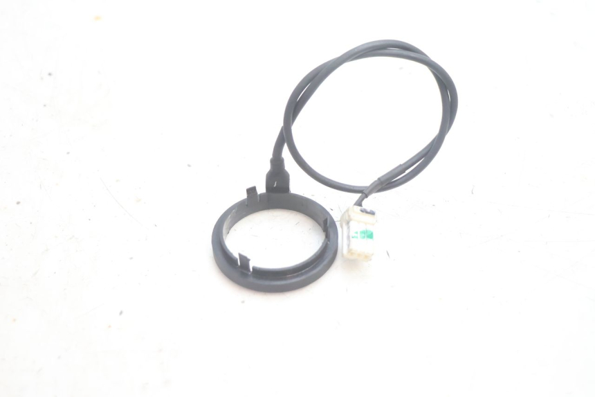 photo de ANTENA TRANSPONDERA PIAGGIO MP3 125 (2006 - 2014) - Zbliżenie techniczne
