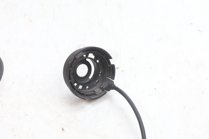photo de ANTENA TRANSPONDERA PEUGEOT SATELIS 125 (2006 - 2009) - Zbliżenie techniczne