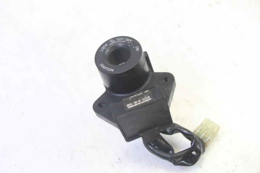 photo de ANTENA TRANSPONDERA YAMAHA X-MAX XMAX 250 (2006 - 2009) - Inny kąt widzenia