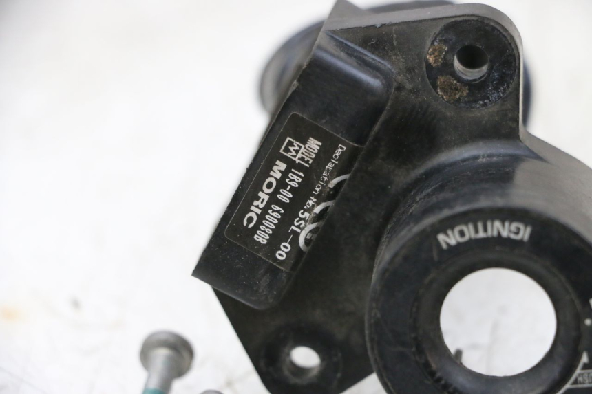 photo de ANTENA TRANSPONDERA YAMAHA XMAX X-MAX 125 (2006 - 2009) - Zbliżenie techniczne