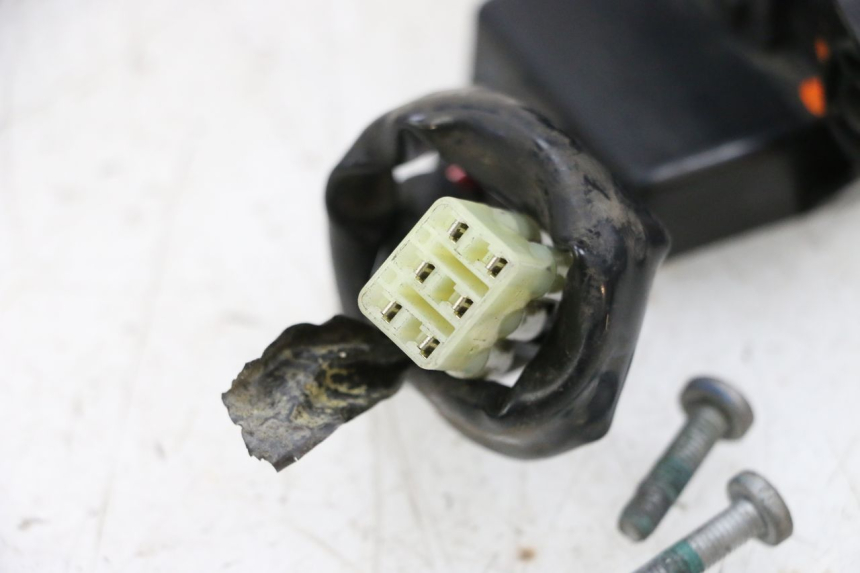 photo de ANTENA TRANSPONDERA YAMAHA XMAX X-MAX 125 (2006 - 2009) - Inny kąt widzenia