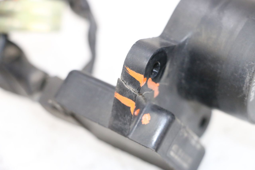 photo de ANTENA TRANSPONDERA YAMAHA XMAX X-MAX 125 (2006 - 2009) - Zbliżenie techniczne