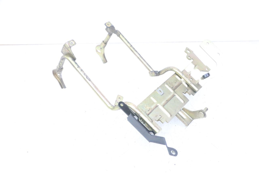 photo de Pająk przedni panel przedni PEUGEOT JET FORCE CARBU 50 (2003 - 2016) - Zbliżenie techniczne