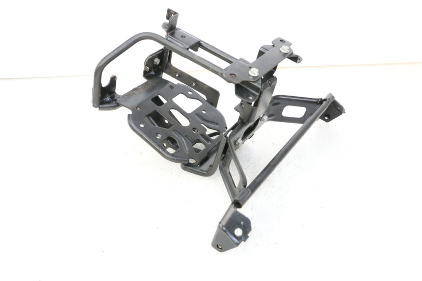 photo de Pająk przedni panelu przedniego PEUGEOT SATELIS 125 (2013 - 2018) - Zbliżenie techniczne