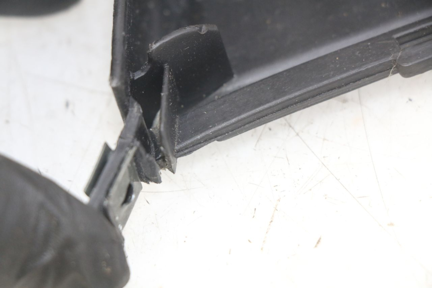 photo de Pająk przedni panelu przedniego PIAGGIO XEVO - X EVO 125 (2007 - 2017) - Inny kąt widzenia