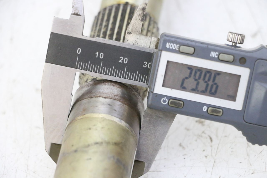 photo de WAŁ NAPĘDOWY HYTRACK S 150 (2003 - 2011) - Szczegół części