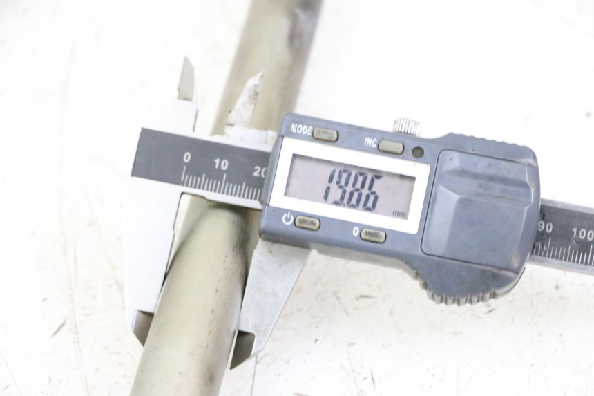 photo de OŚ WAŁKA WAHACZA BMW S RR ABS S1000RR 1000 (2015 - 2018) - Szczegół części