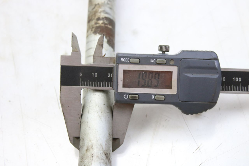 photo de OŚ WAŁKA WAHACZA HONDA CBF 500 (2004 - 2007) - Zbliżenie techniczne