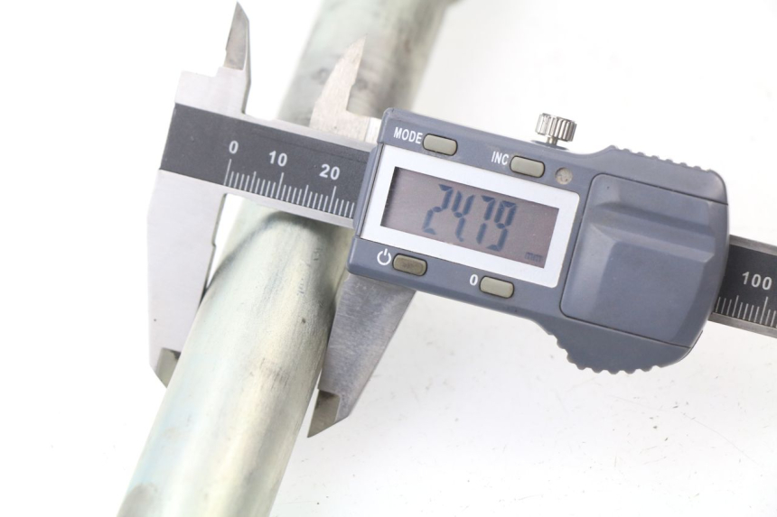 photo de OŚ WAŁKA WAHACZA HONDA CBR 929 RR FIREBLADE 900 (2000 - 2001) - Zbliżenie techniczne