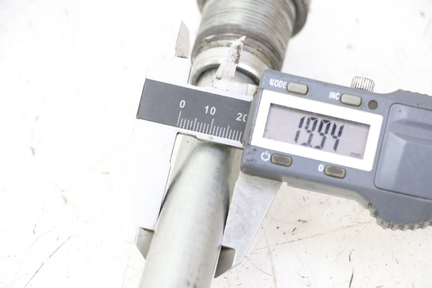 photo de OŚ WAŁKA WAHACZA HONDA CBR RR FIREBLADE 900 (1992 - 1994) - Inny kąt widzenia