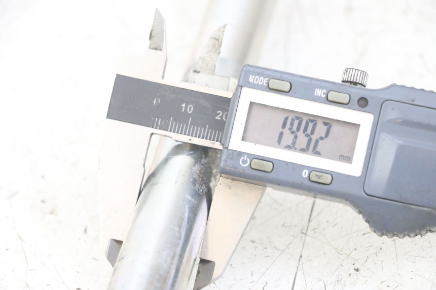 photo de OŚ WAŁKA WAHACZA KAWASAKI ER-6 ER6 N 650 (2012 - 2016) - Inny kąt widzenia