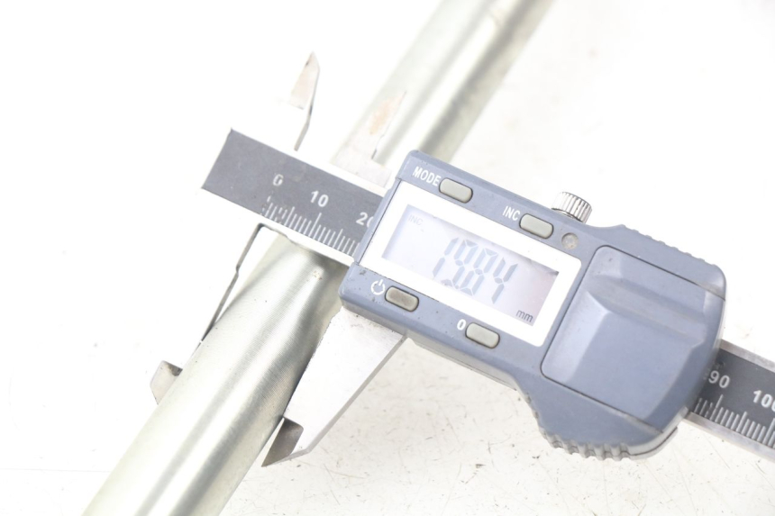 photo de OŚ WAŁKA WAHACZA YAMAHA FJR ABS 1300 (2006 - 2012) - Inny kąt widzenia