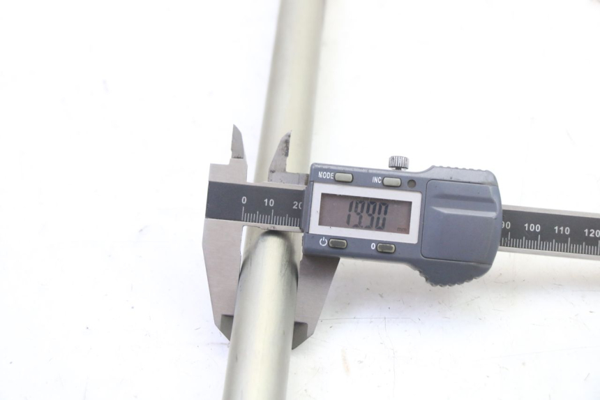 photo de OŚ WAHACZA YAMAHA FZ6 FAZER S2 600 (2007 - 2011) - Zbliżenie techniczne