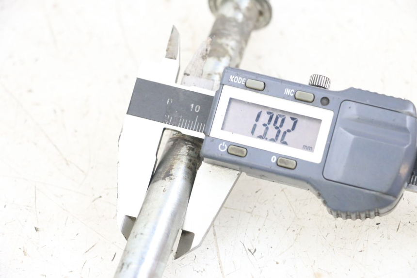 photo de OŚ WAŁKA WAHACZA HYOSUNG GF 125 (2001 - 2005) - Szczegół części