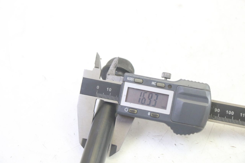 photo de OŚ WAŁKA WAHACZA KAWASAKI GPX R WARBIRD 600 (1988 - 1993) - Zbliżenie techniczne