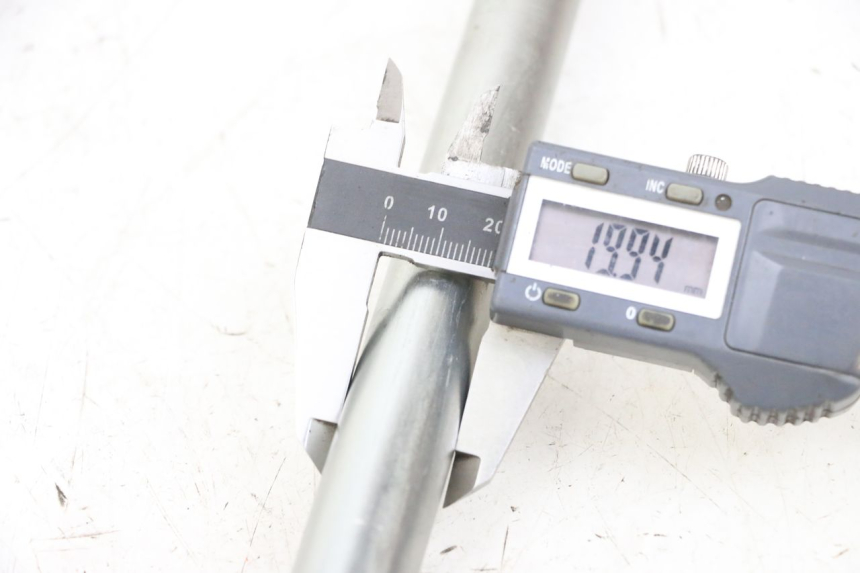 photo de OŚ WAHACZA SUZUKI GSF N BANDIT 600 (1996 - 1999) - Inny kąt widzenia