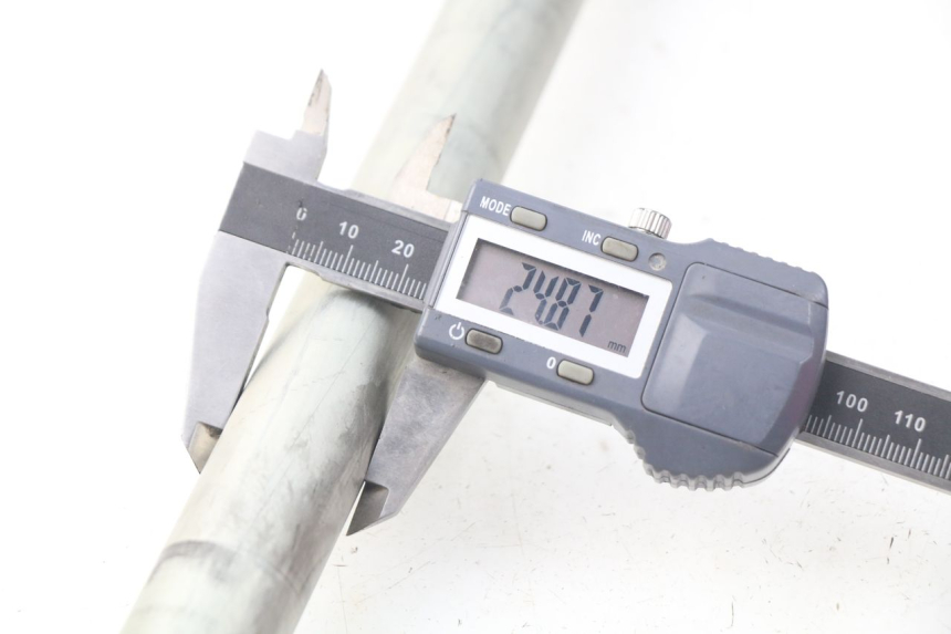 photo de OŚ WAHACZA SUZUKI GSX-R GSXR 600 (2001 - 2003) - Inny kąt widzenia