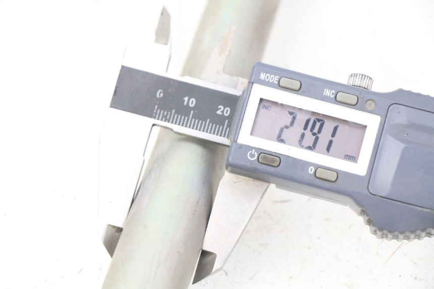 photo de OŚ WAŁKA WAHACZA SUZUKI GSX-R GSXR 750 (2011 - 2016) - Zoom stanu zużycia