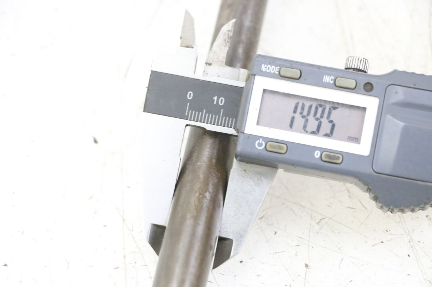 photo de OŚ WAHACZA HONDA CBR F 1000 (1993 - 1996) - Szczegół części