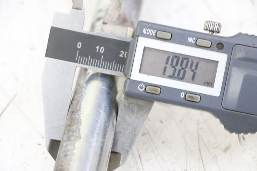 photo de OŚ WAŁKA WAHACZA KAWASAKI ZR7 ZR-7 S 750 (1999 - 2004) - Inny kąt widzenia