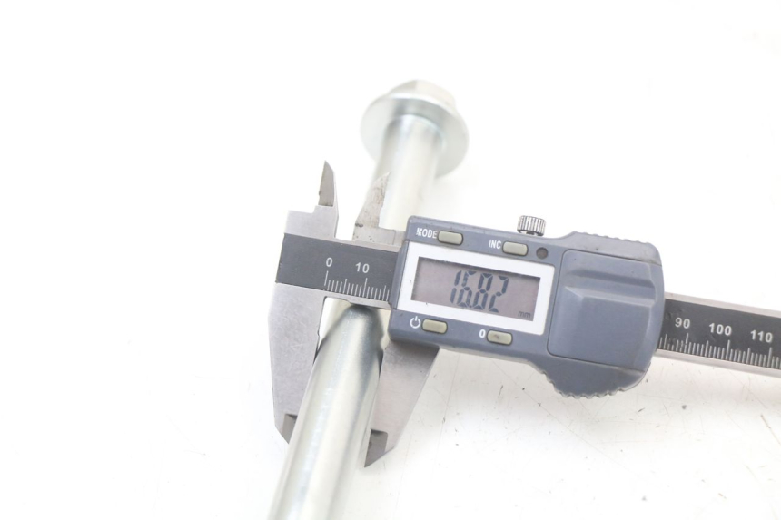 photo de OŚ WAŁKA WAHACZA ROYAL ENFIELD CONTINENTAL GT 650 (2019 - 2024) - Zbliżenie techniczne