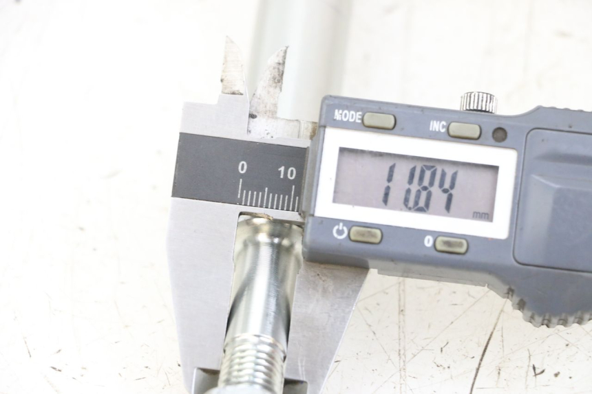 photo de OŚ WAHACZA ROYAL ENFIELD SCRAM 411 (2022 - 2024) - Inny kąt widzenia