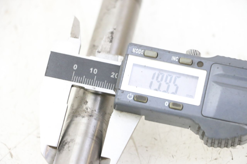 photo de OŚ WAŁKA WAHACZA TRIUMPH SPRINT 900 (1995 - 1998) - Widok ogólny