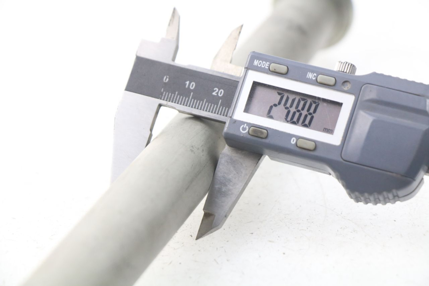 photo de OŚ WAŁKA WAHACZA TRIUMPH SPRINT ST ABS 1050 (2005 - 2007) - Inny kąt widzenia