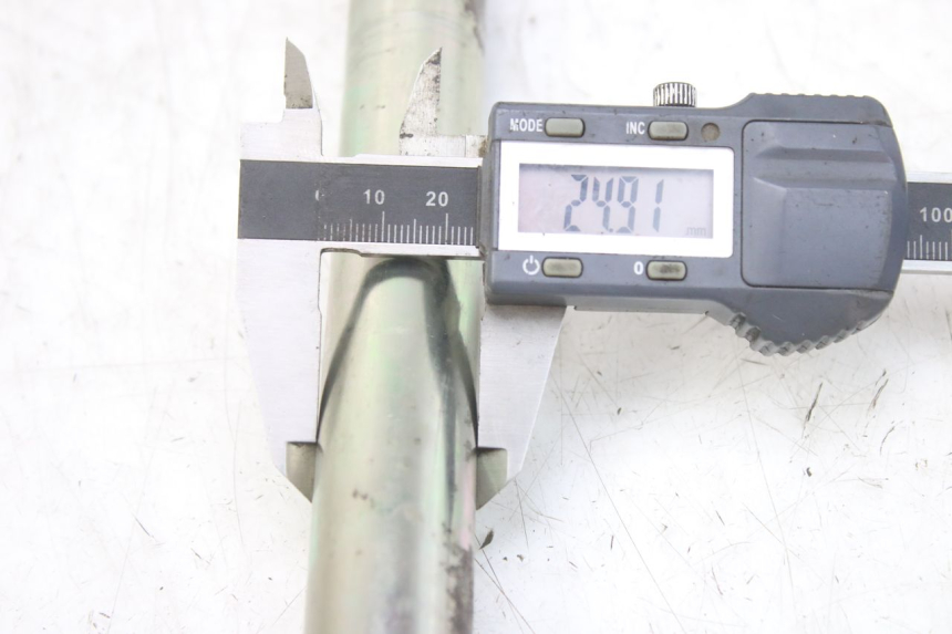 photo de OŚ WAŁKA WAHACZA TRIUMPH SPRINT ST 955 (1999 - 2001) - Zoom stanu zużycia